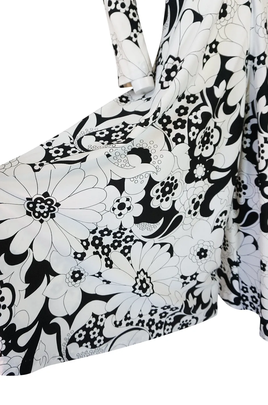 1960s Dynasty Graphic White & Black Floral Print Jersey Jumpsuit