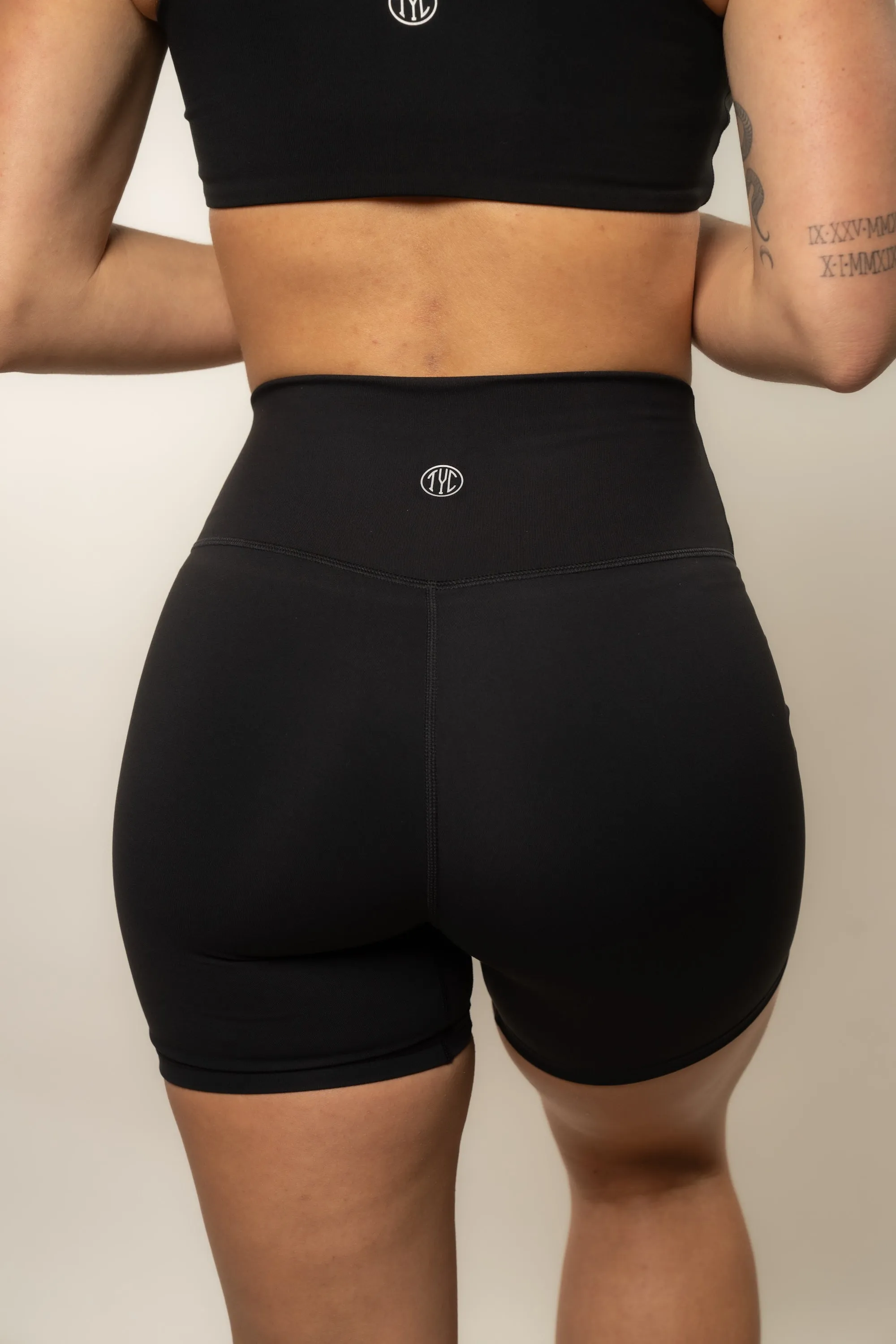 6" Effortless Classic Shorts - Black