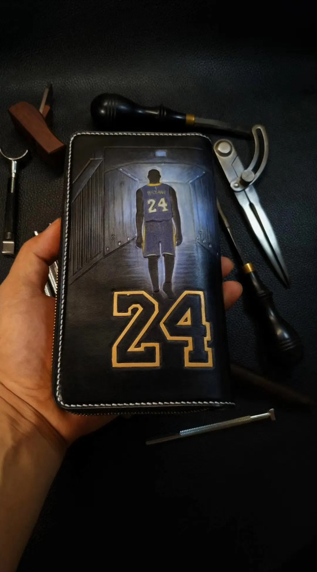 Badass Leather Men's Kobe Bryant Long Wallet Handmade Tooled Zipper Long Wallets For Men