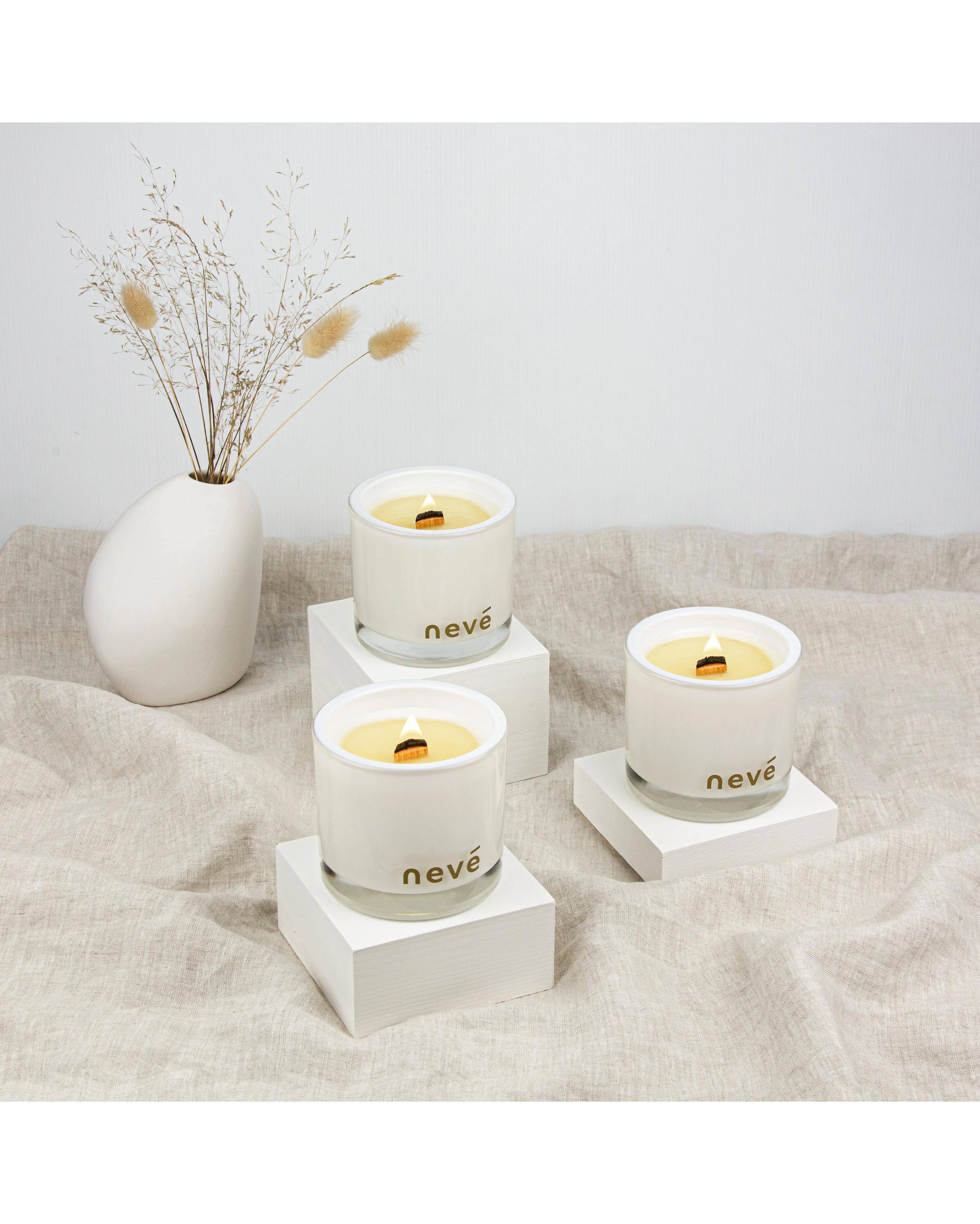 Neve Medium Candle - Black Raspberry & Vanilla