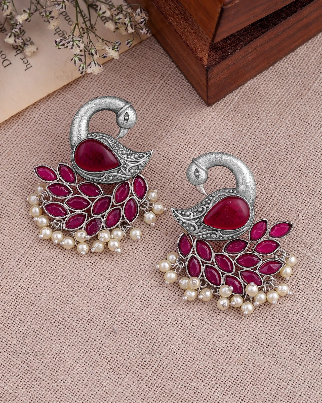 Sarang Peacock Designed Studs - wxo