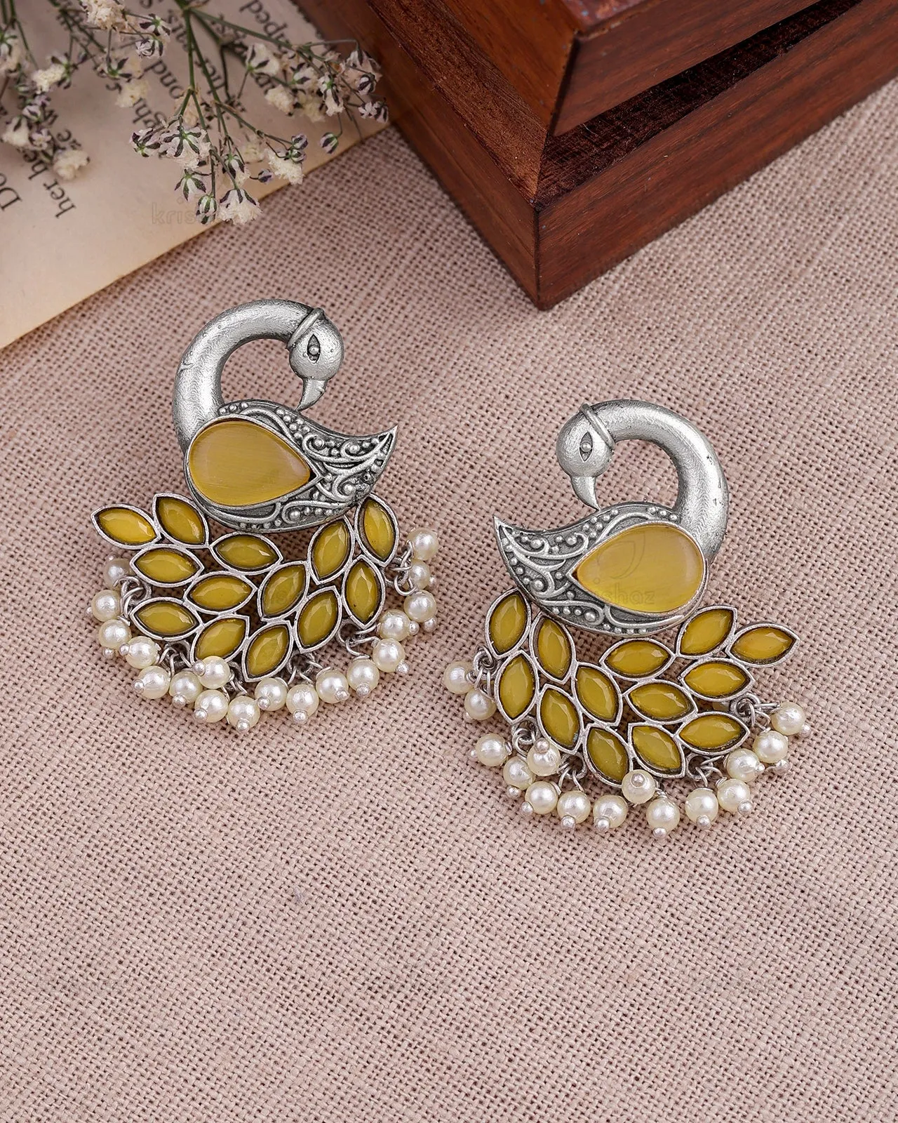 Sarang Peacock Designed Studs - wxo