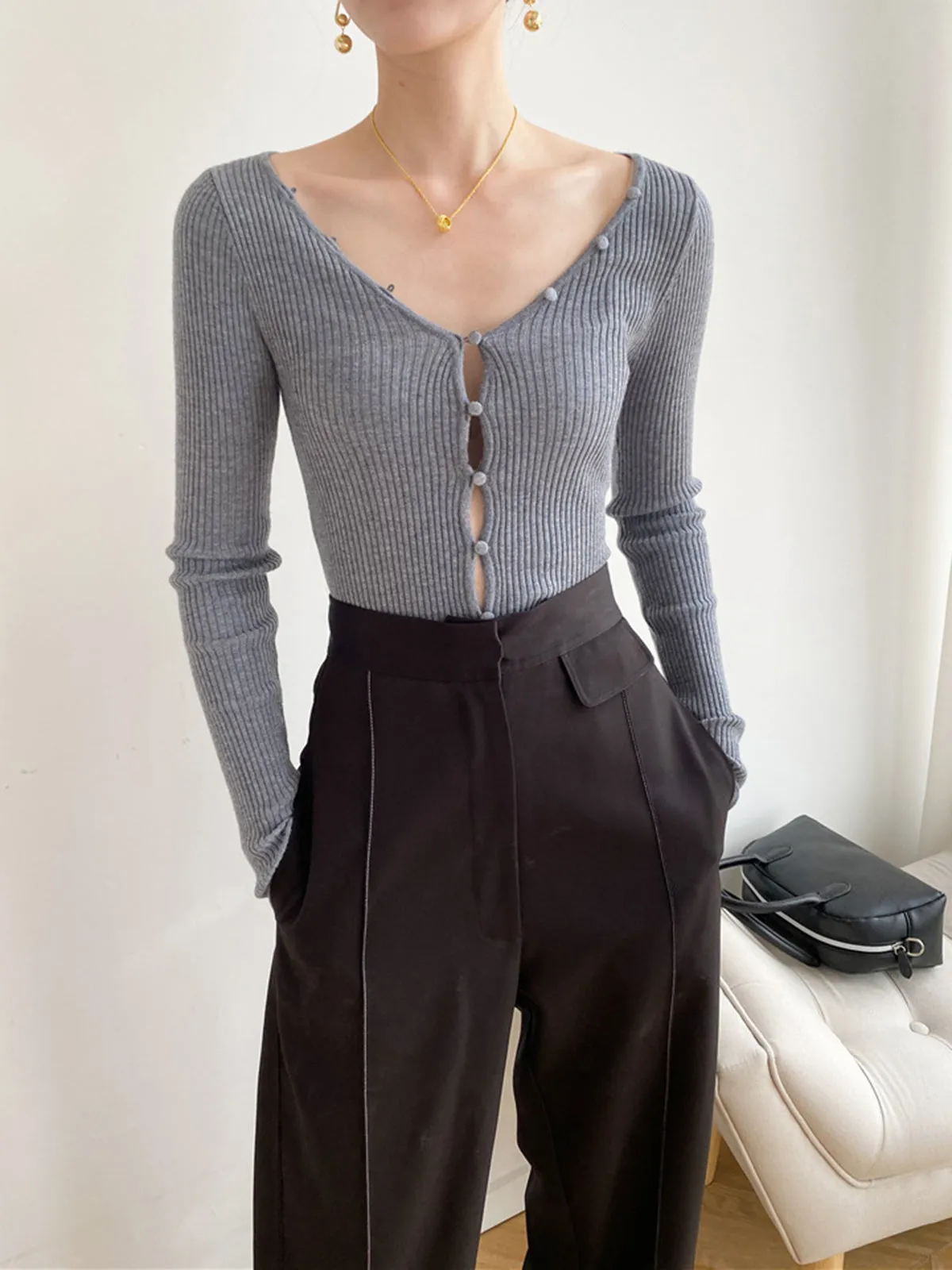 V-Neck Button Slim Knit Top